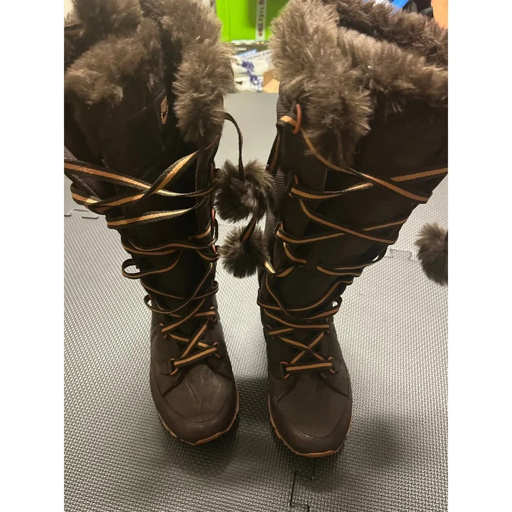 Nike Apres Skyhigh Lined‎ Pom Pom Brown Winter Snow Boots Women's 6.5 333620-221